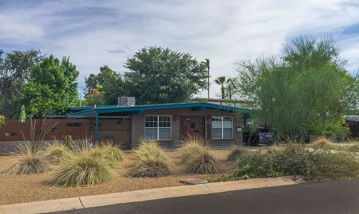 Mayfair Manor tract home by Ralph Haver AIA in Phoenix Arizona