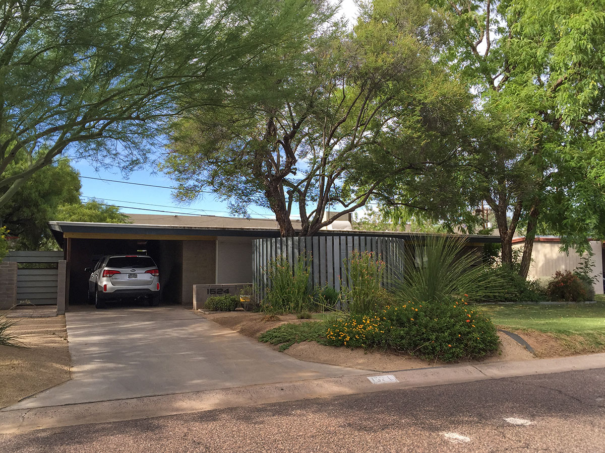Mayfair Manor tract home by Ralph Haver AIA in Phoenix Arizona