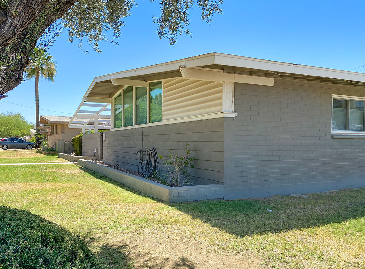 Town and Country Manor by Ralph Haver in Phoenix