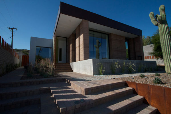 The Vasan-Lobo Residence on the Modern Phoenix Hometour 2011