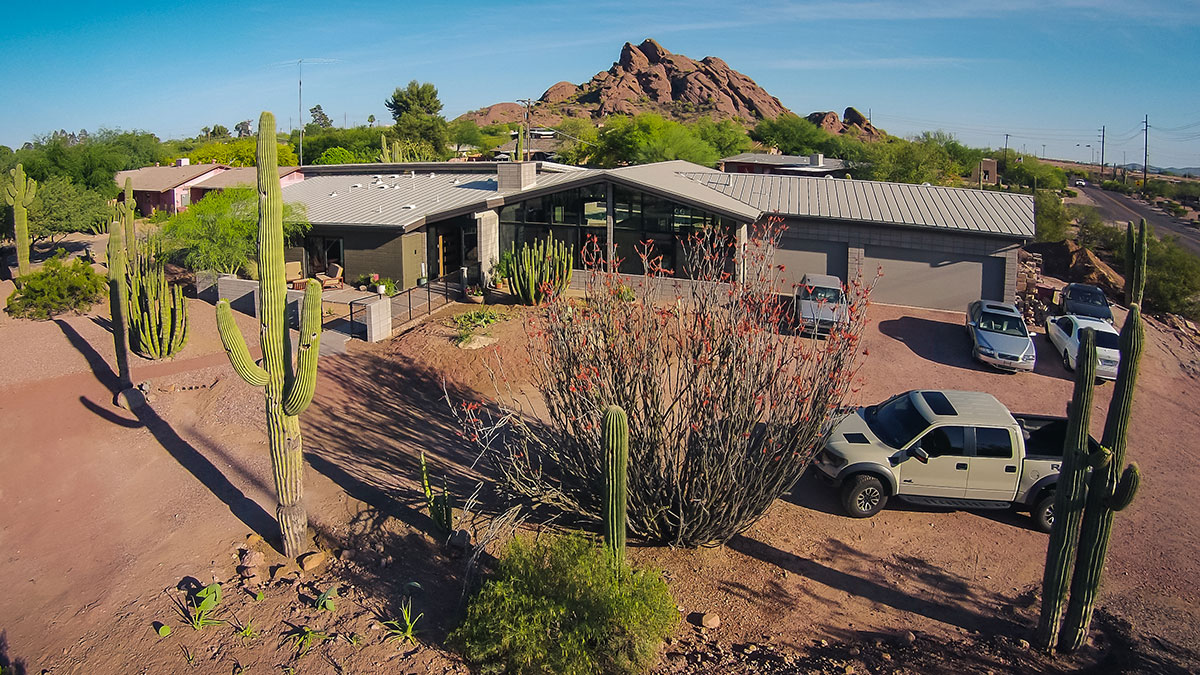 Electri-Living Home by D.D. Castleberry in Sherwood Heights on the Modern Phoenix Home Tour 2015 in South Scottsdale